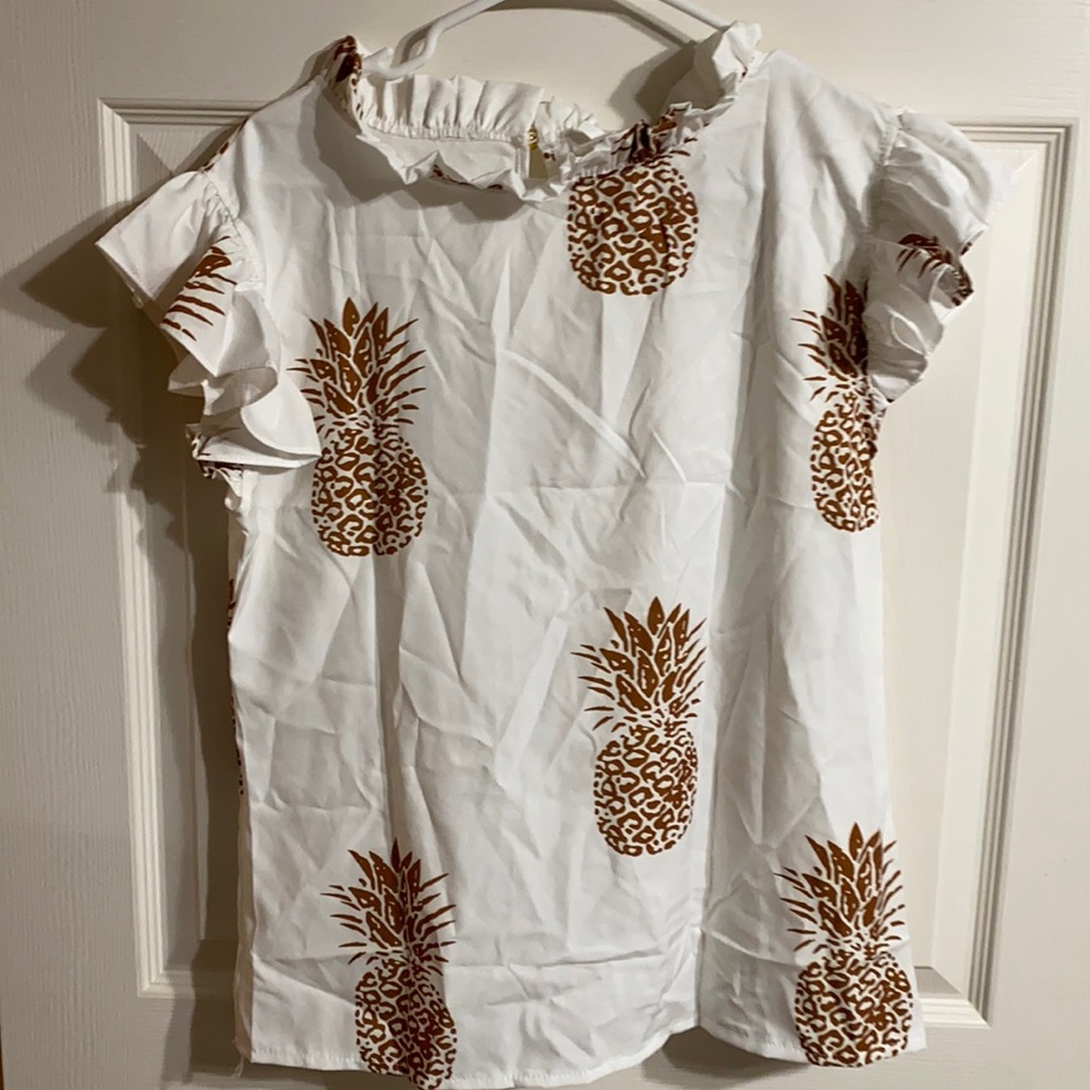 Gold pineapple top size XL runs small